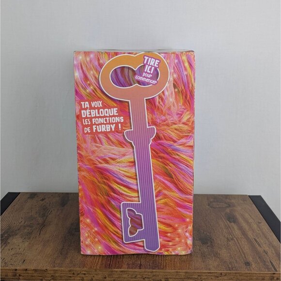 French Version Furby โ New in Box w/ Batteries โ Hasbro - Francais - Picture 2 of 8